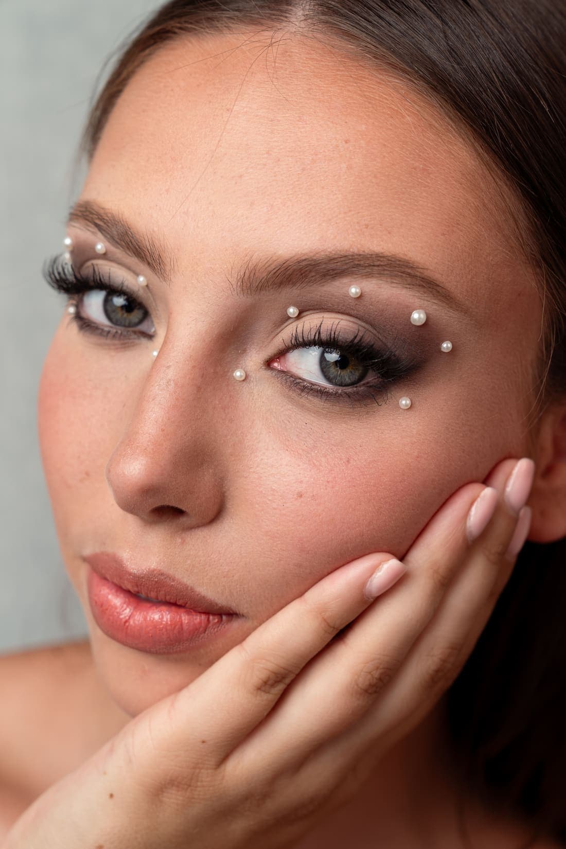 Make-up look door Mona