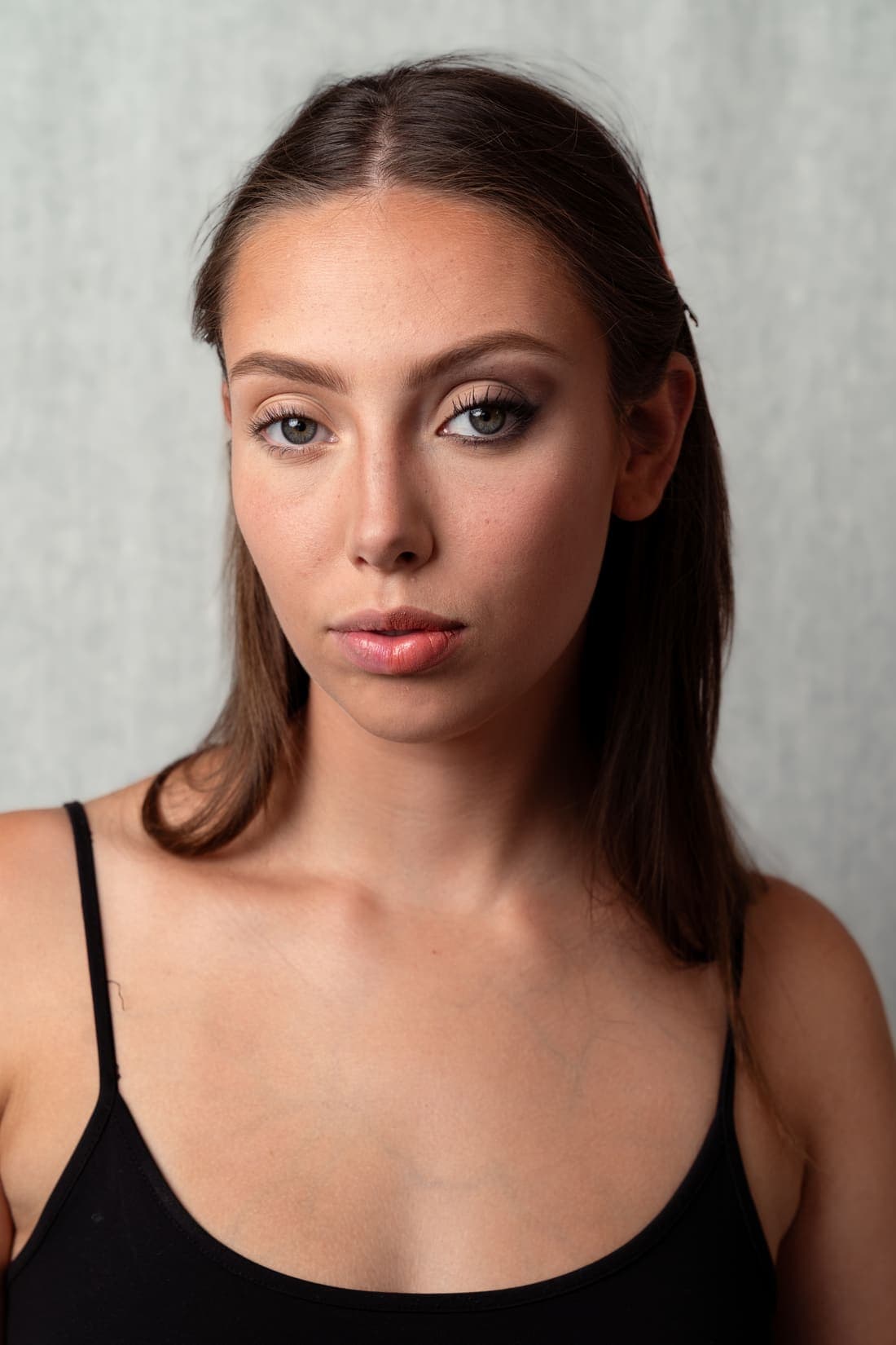 Make-up look door Mona